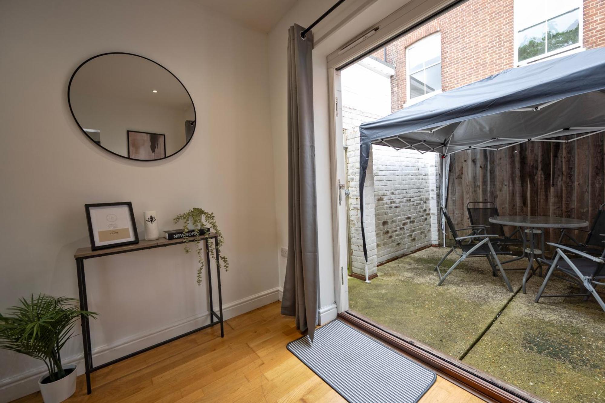 3-Bedroom Charming Central House Canterbury Exterior photo